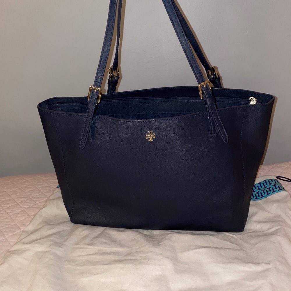 Navy Tory Burch tote